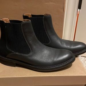 Men’s size 8 lucky brand suede and leather boots. Worn a few times!